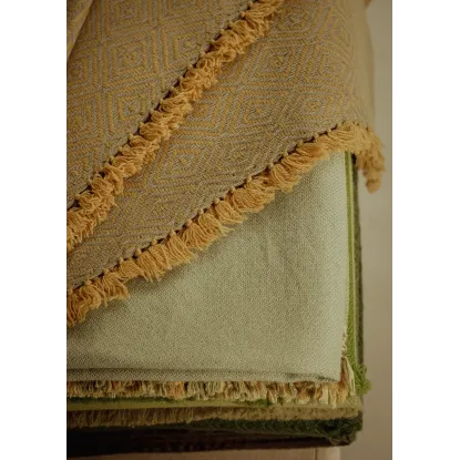 THROW DIAMOND (L) 2 PLY, SINGLE KNOT FRINGE